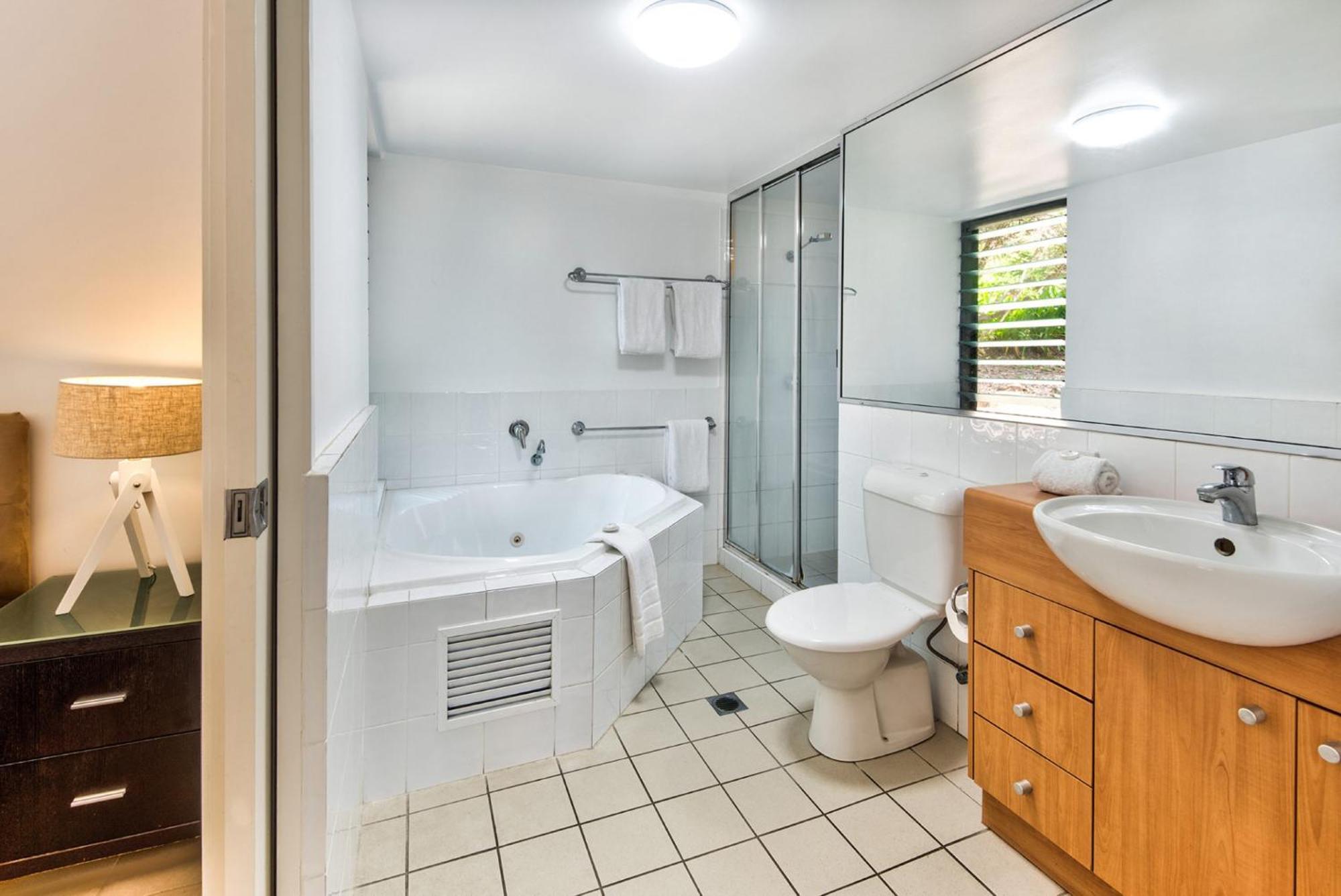 Oasis 1, 2 Bedroom, 1 Bathroom Apartment With Buggy! Hamilton Island Bagian luar foto